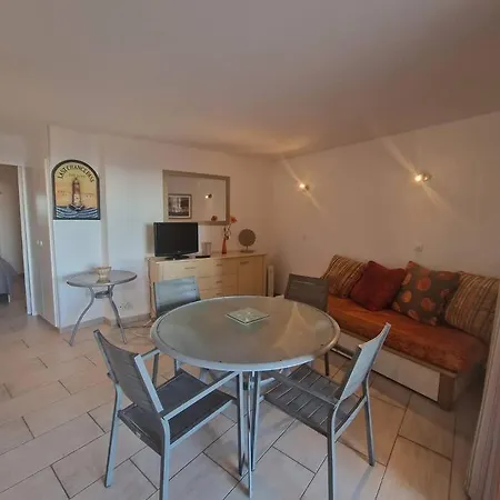 Le Hameau Yourhosthelper