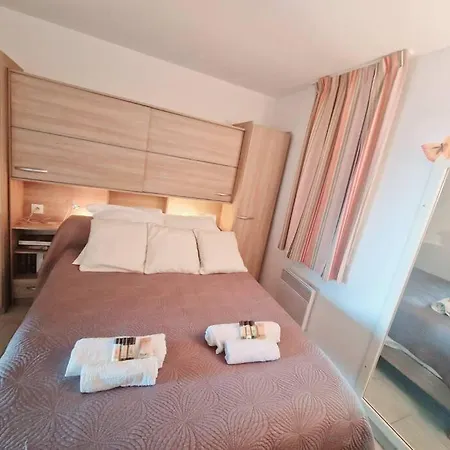 Le Hameau Yourhosthelper