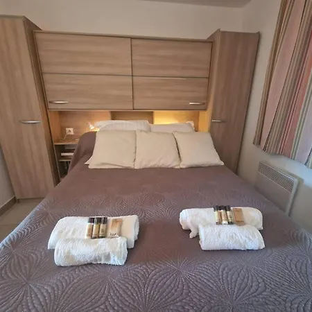 Le Hameau Yourhosthelper